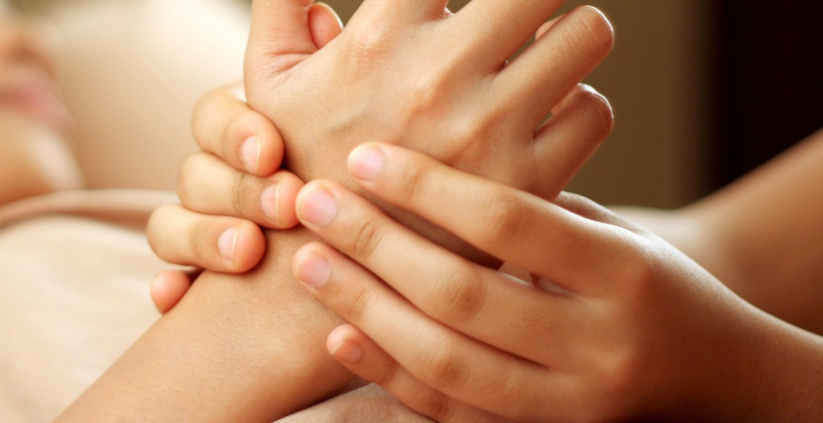 Tê tay là vấn đề thường gặp nhưng hãy cẩn thận, đó cũng có thể dấu hiệu ...