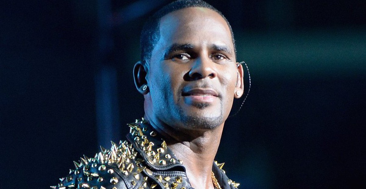 Sau 20 năm trốn tội, R. Kelly cuối cùng đã bị truy bắt vì tội lạm dụng ...
