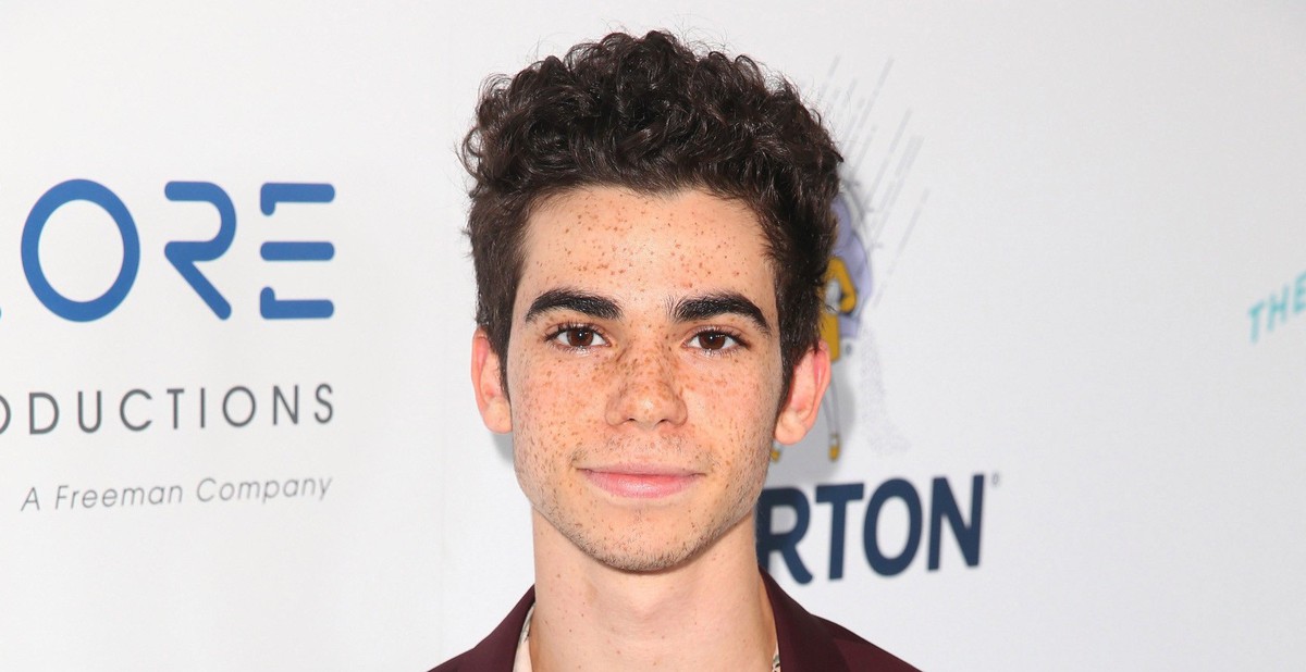 Cameron Boyce: Sao trẻ Disney 20 tuổi tử vong tại nhà riêng