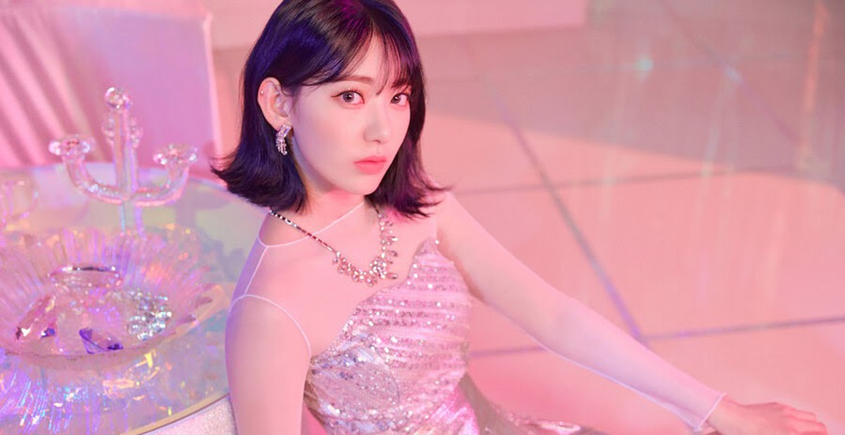 Mỹ nhân Sakura (IZ*ONE) vũ đạo thăng hạng vượt bậc, thần thái sắc bén