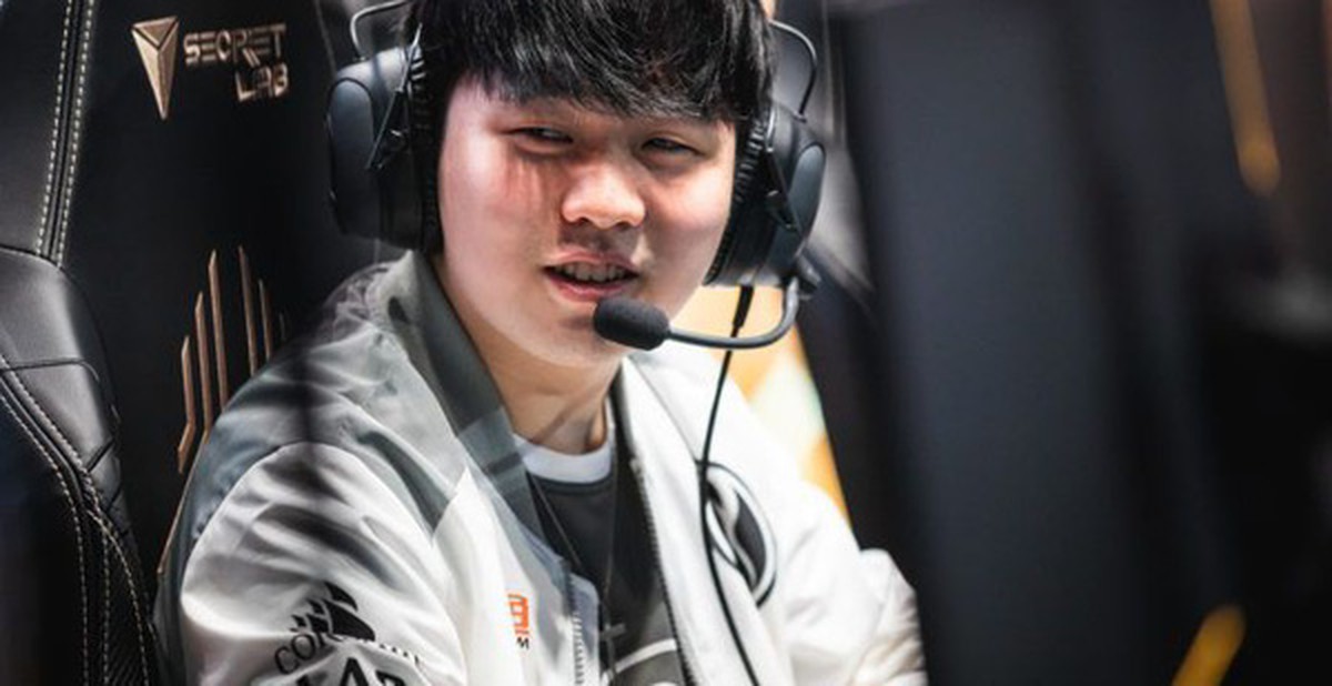 Tấm gương ''nghị lực'' Rookie: Mẹ không cho tiền tiêu vặt, tự đi làm ...