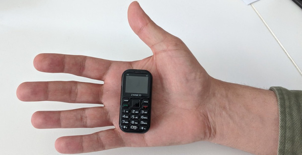 Cận cảnh chiếc điện thoại nhỏ nhất thế giới: Màn hình 1 inch, có cả ...