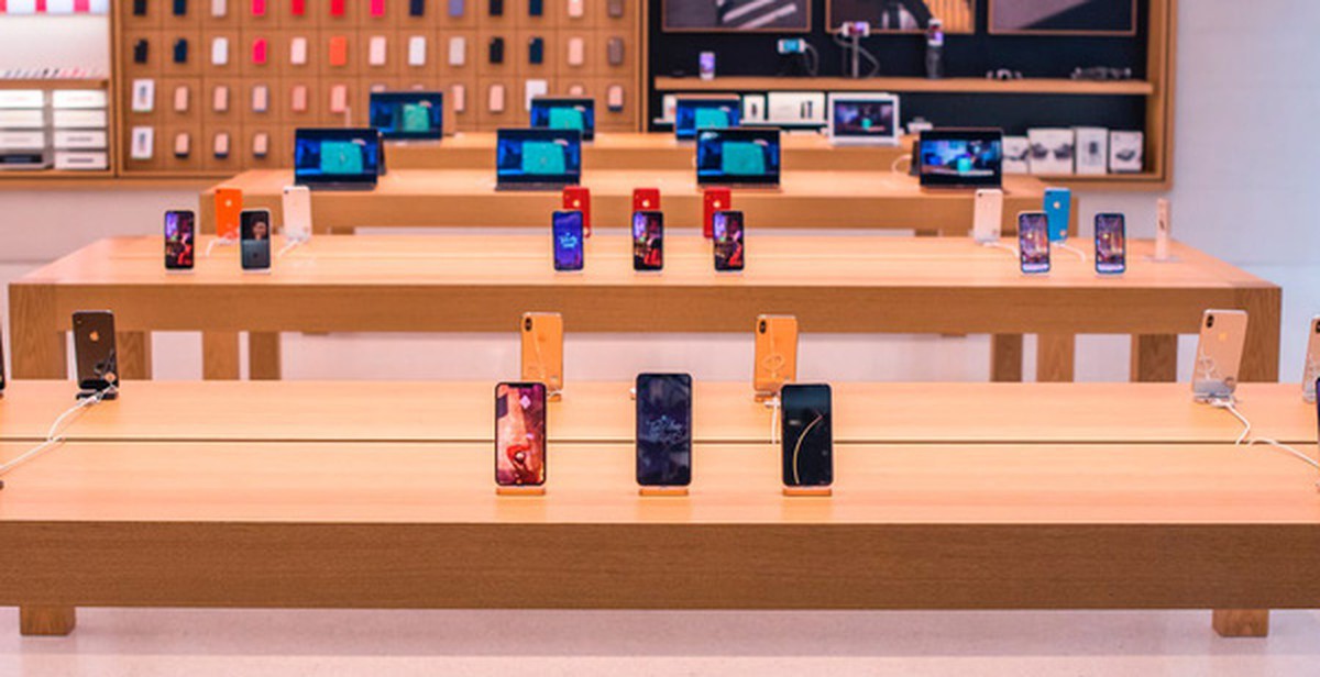 Đen đủi mang iPhone đến Apple Store trước và trong mùa dịch: Mọi khách ...
