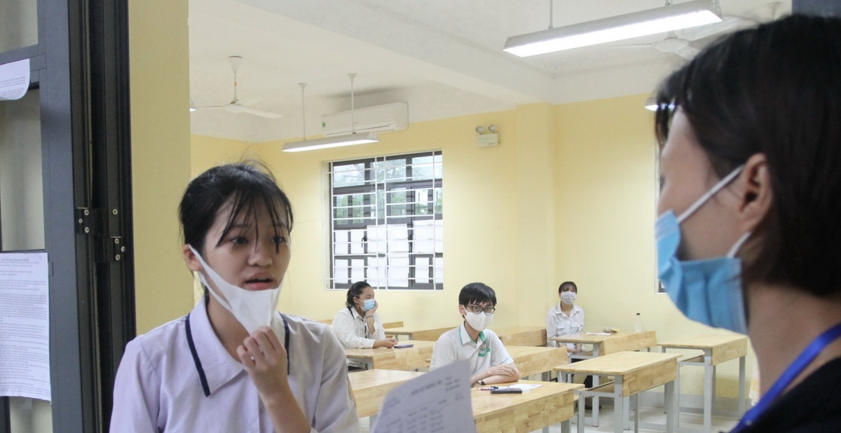 Toàn cảnh thi vào lớp 10 Hà Nội năm 2021: Vắng 278, đình chỉ 2 thí sinh