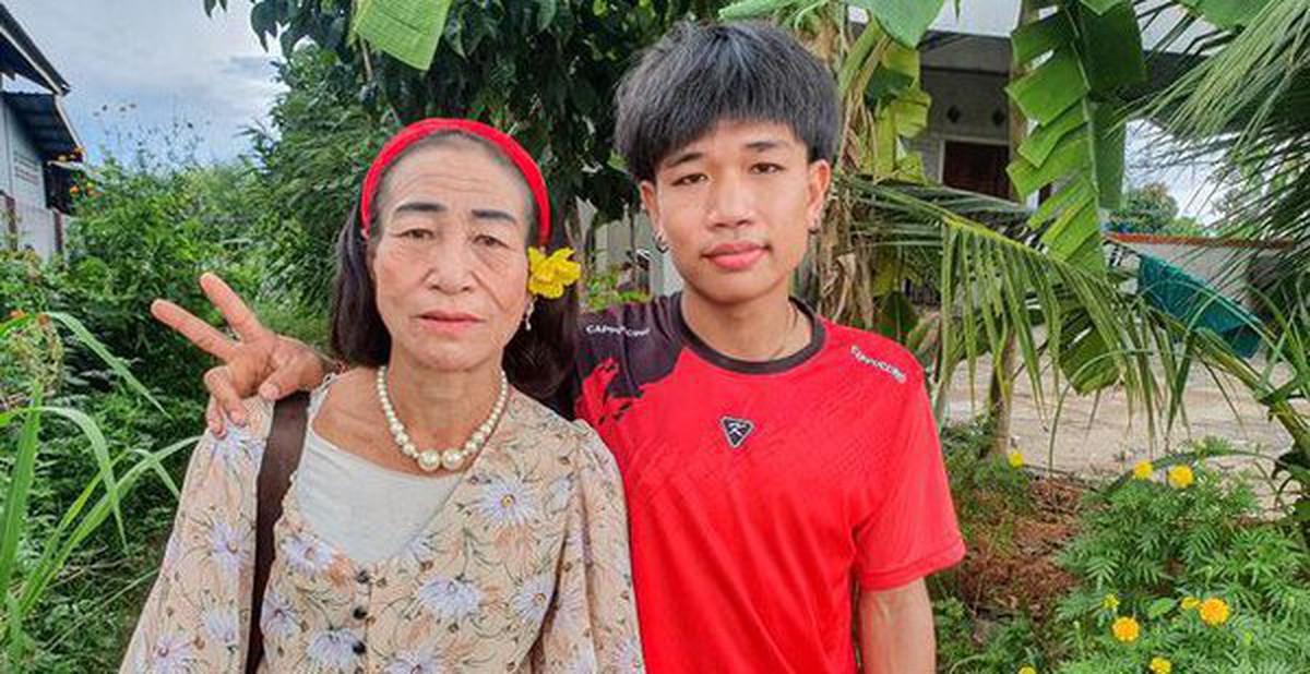 Chàng trai 19 tuổi đính hôn với bạn gái đã 56 tuổi