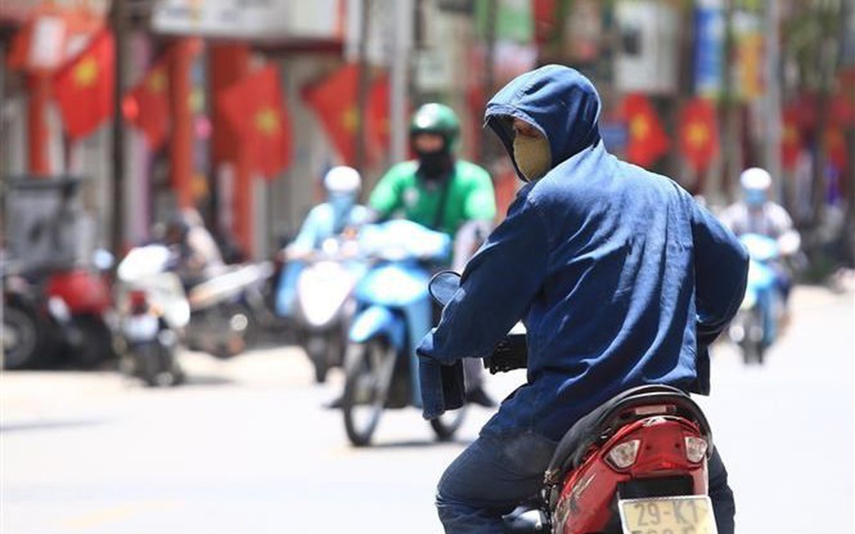 Cảnh báo nắng nóng đặc biệt gay gắt ở Bắc Bộ, một quận ở Hà Nội cán mốc 40 độ