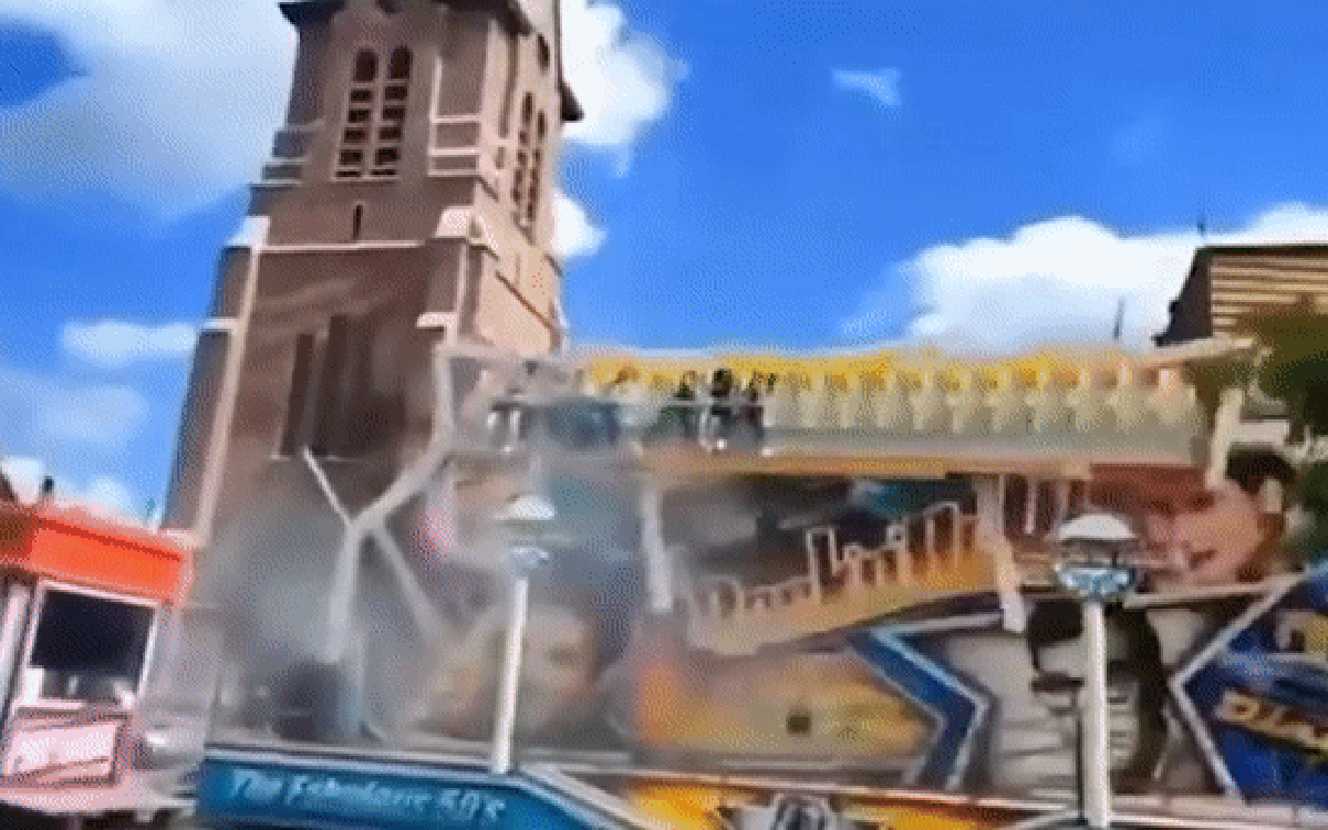 Video: Vòng quay mạo hiểm 360 độ gặp sự cố, 7 hành khách tuột đai an ...