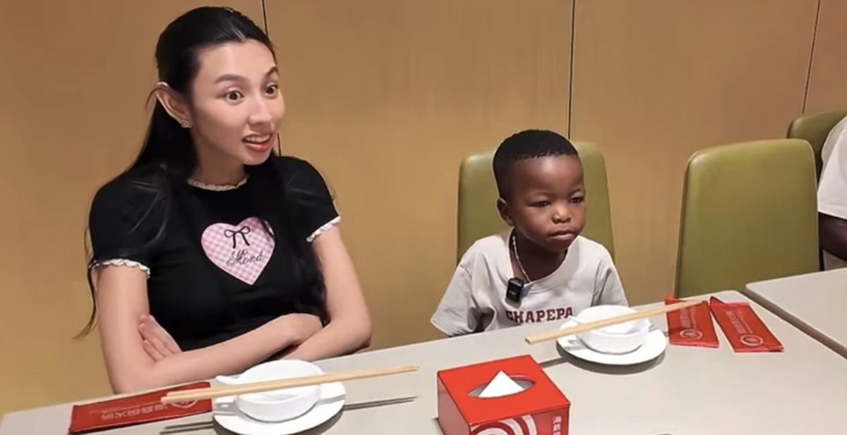 Hoa hậu Thuỳ Tiên bị Lôi Con khui chuyện "đã có người yêu", làm lộ luôn danh tính khiến chính chủ giật mình