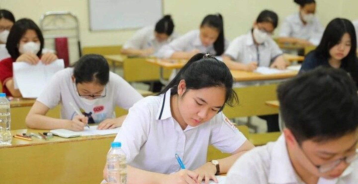 Một trường Hà Nội giảm hơn 16 điểm chuẩn vào lớp 10, có bất thường?