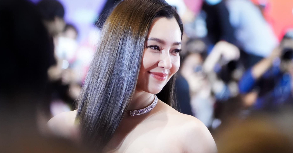 Bella Ranee đẹp đến mức khiến cả thành phố hết tắc đường