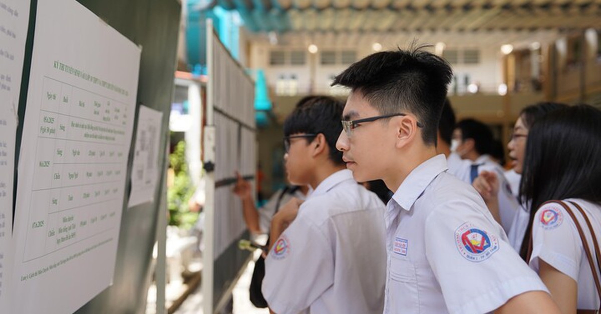 Sau khi biết điểm chuẩn lớp 10 chuyên, thí sinh TP.HCM cần làm gì?