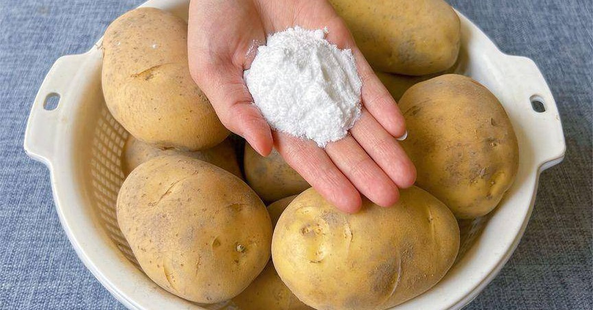 Rắc một nắm bột trắng lên khoai tây, để cả tháng cũng không thối hay ...