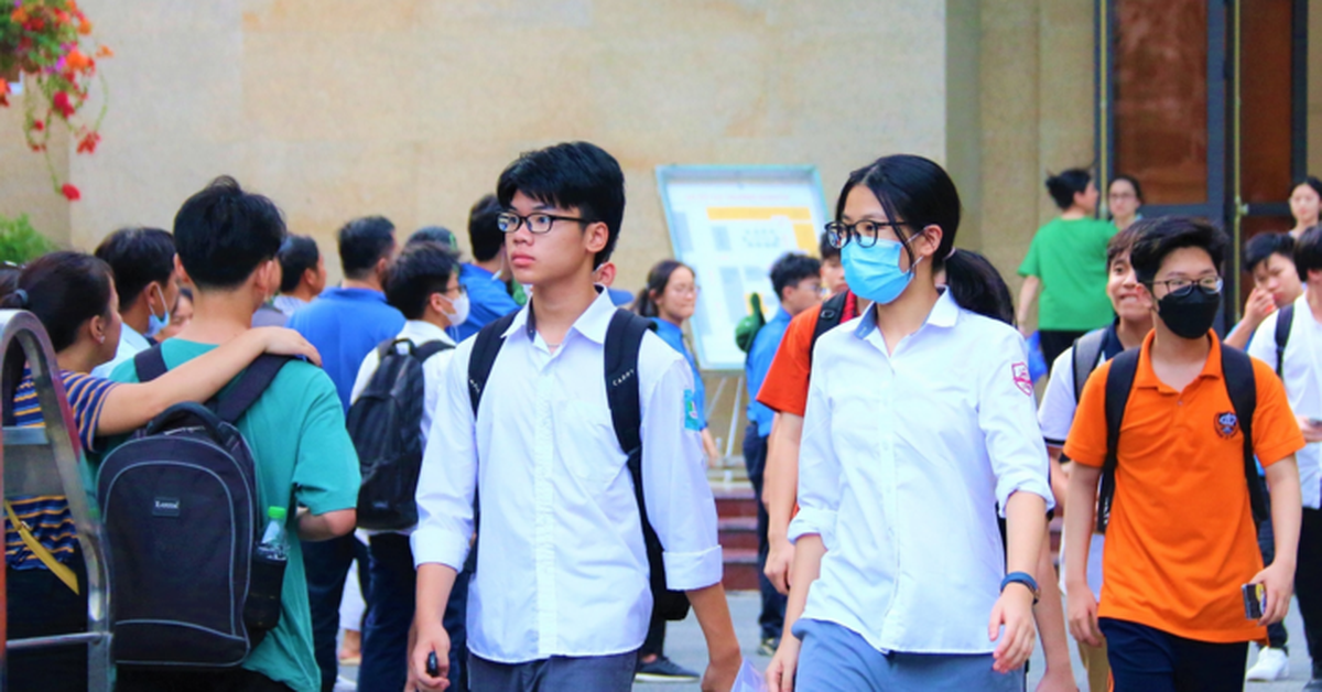 Trường chuyên đầu tiên tại Hà Nội công bố điểm chuẩn vào lớp 10