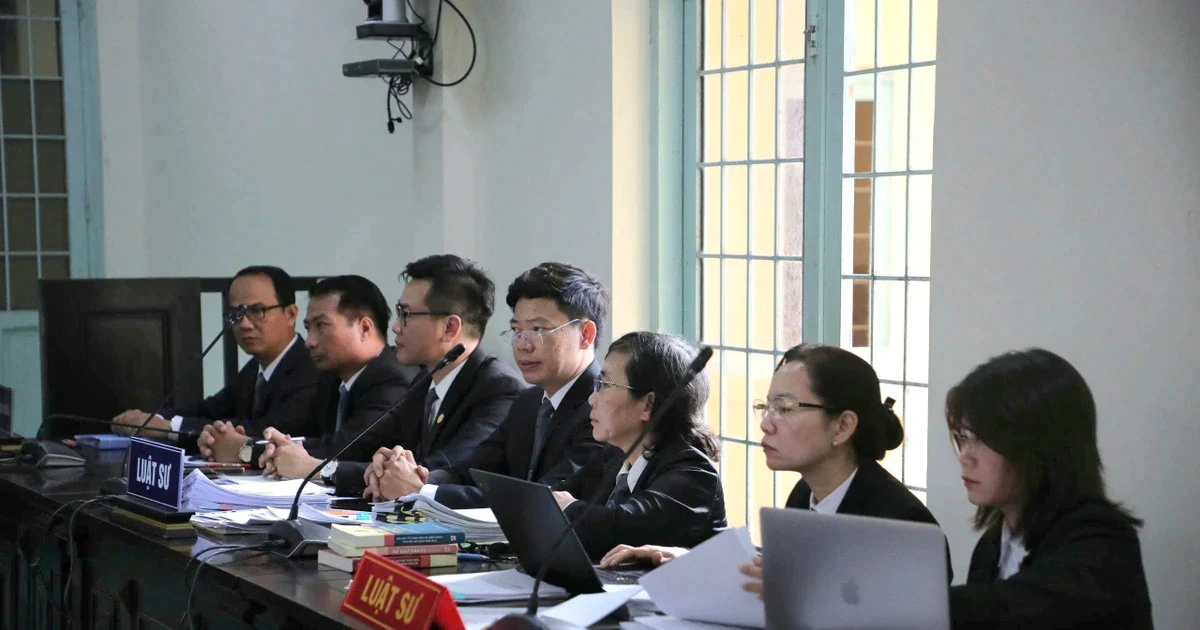 Xét xử vụ tai nạn làm chết nữ sinh ở Vĩnh Long: Tranh luận gay gắt việc không cấp cứu nạn nhân