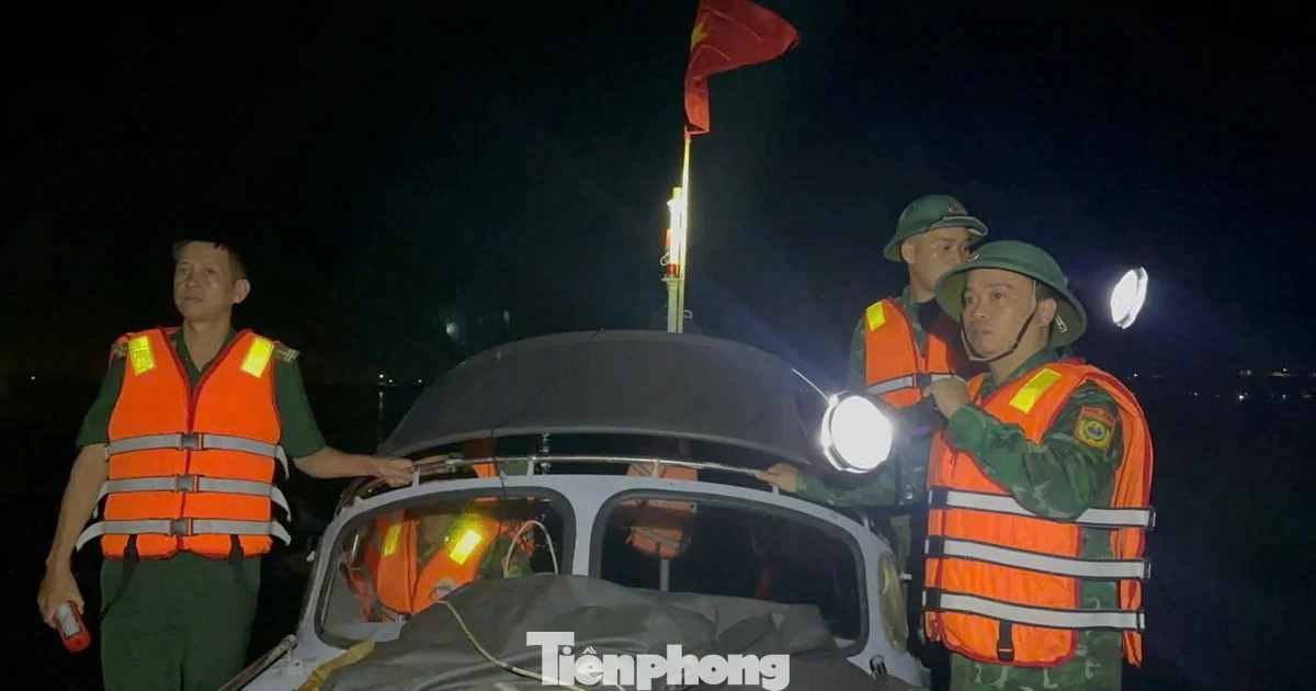 Chìm thuyền gần cửa biển ở Huế, người đàn ông rơi xuống nước tử vong, vợ được cứu sống