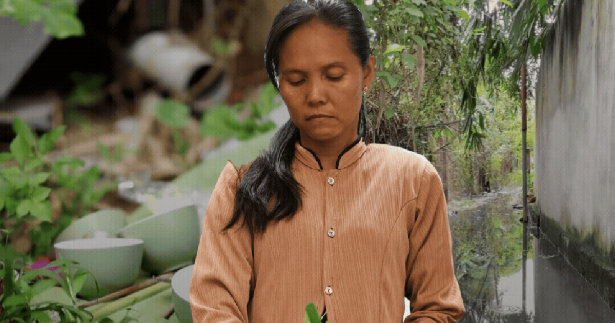 Gia cảnh xót xa của bé trai bán vé số tử vong trong vũng nước, xóm trọ nhỏ nghẹn lòng lo hậu sự