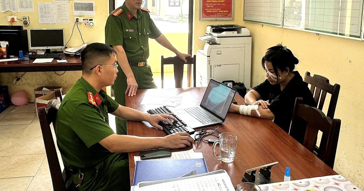 Khởi tố cô gái giật thẻ, bẻ gậy chỉ huy giao thông của an ninh thôn
