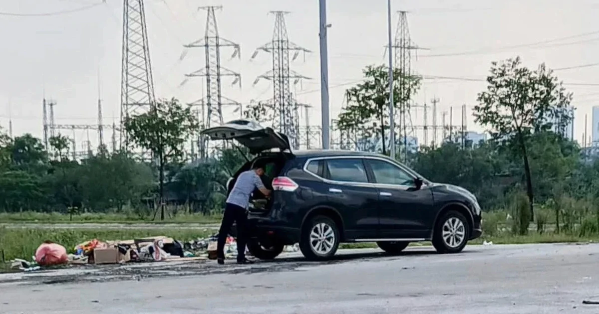 Truy tìm người đàn ông lái ô tô đổ rác bên đường có biển cấm