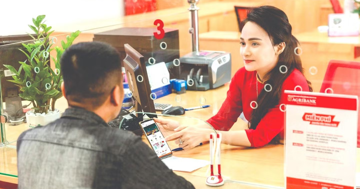 Giao dịch viên ngăn nhiều khách đến ngân hàng rút tiết kiệm, chuyển khoản số tiền từ 150 triệu, 600 triệu đến 1,5 tỷ đồng: Khách hàng sau đó cảm ơn, dừng giao dịch
