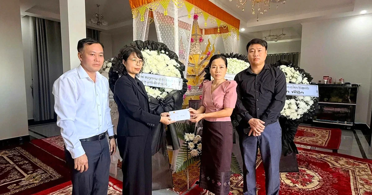 Tổng lãnh sự quán Việt Nam tại Lào thăm hỏi gia đình nữ du học sinh bị sát hại