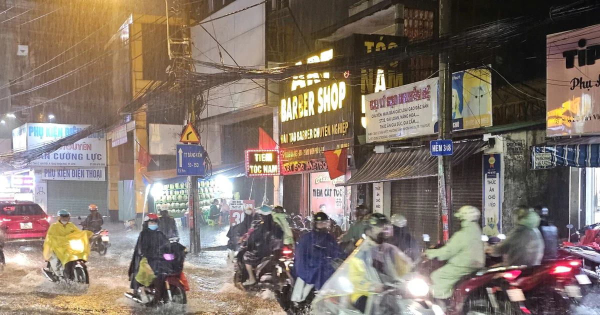 TPHCM đặt máy bơm nước di động tại các điểm ngập