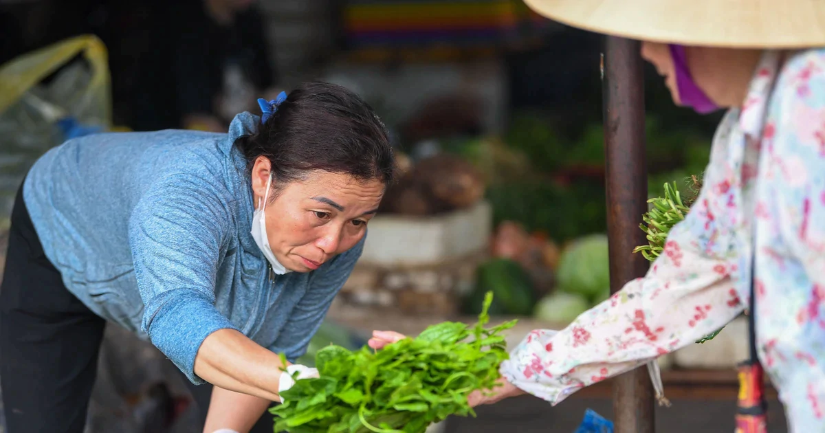 20/10 không nghỉ của những người phụ nữ ở chợ dân sinh