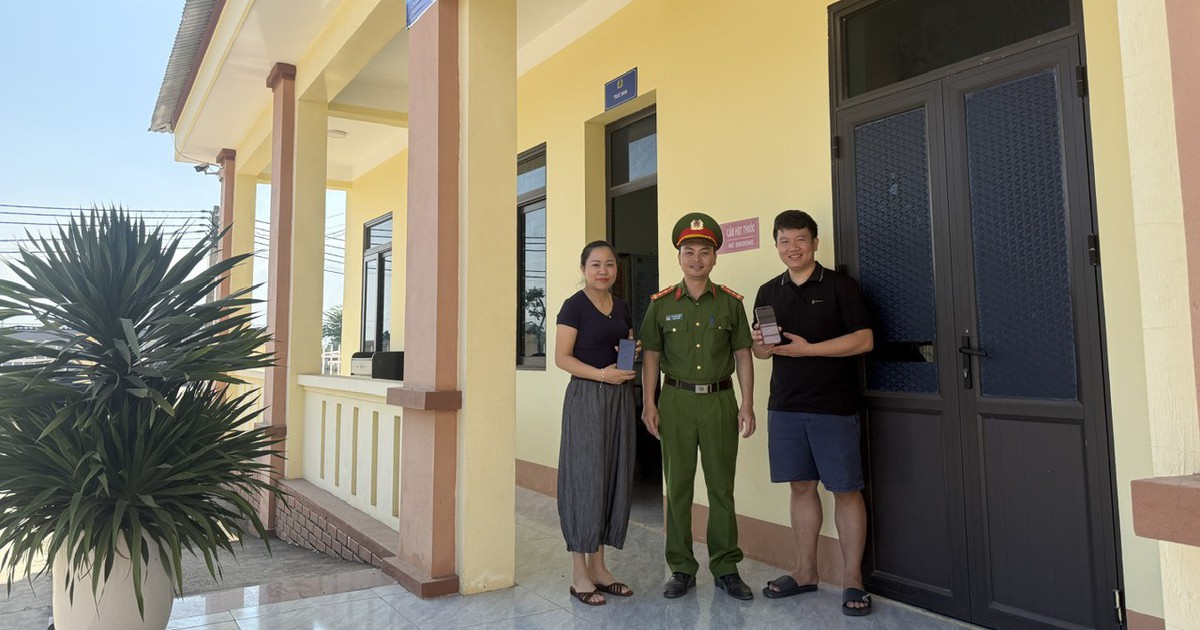 Anh Lê Tuấn Vũ dùng tài khoản ngân hàng của công ty chuyển khoản thành công 200 triệu, sau đó phải đến công an nhờ tra soát giao dịch