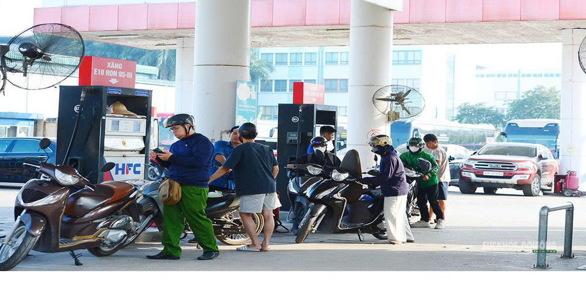 1 lít xăng ngốn 1/3 thu nhập một ngày của người Lào, 1/5 của người Campuchia, Việt Nam thì sao?
