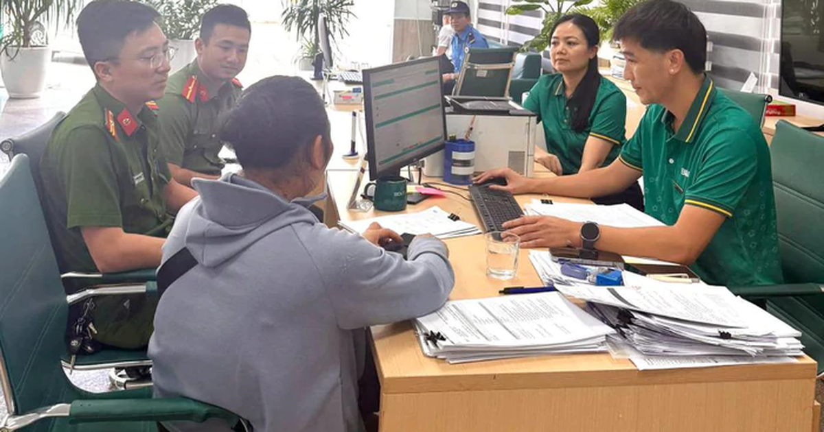 Cán bộ ngân hàng dừng loạt lệnh chuyển tiền, rút trước hạn sổ tiết kiệm, từ 28 triệu, 90 triệu đến 380 triệu đồng: Khách hàng sau đó cảm ơn, dừng giao dịch
