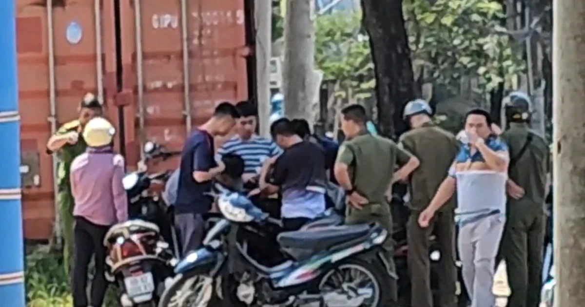 Truy tìm người mặc áo xe ôm công nghệ đuổi đánh hai người đi đường ở TPHCM