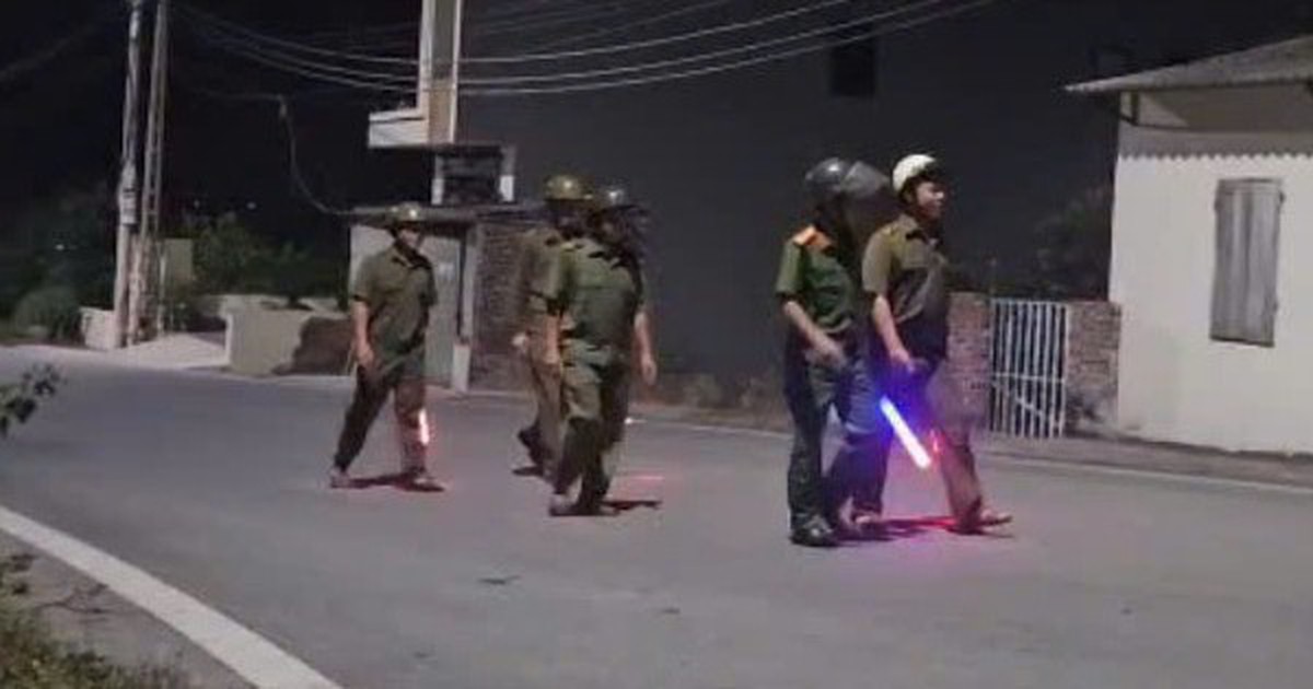 Công an tuần tra, kiểm tra hành chính lúc 1 giờ sáng
