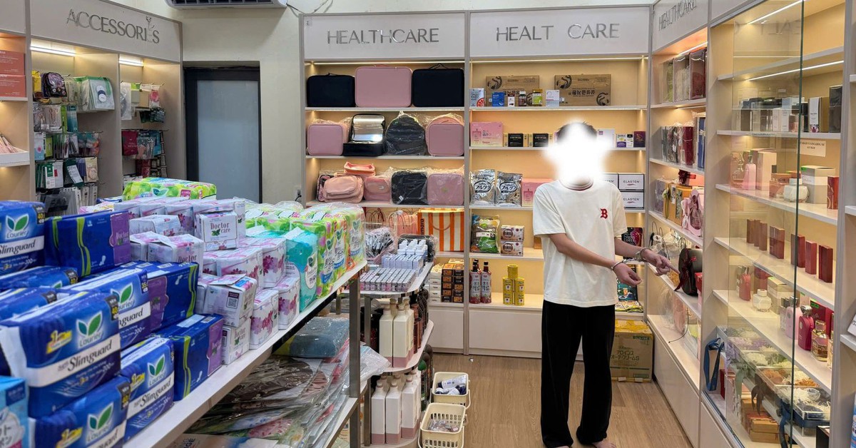 Rà soát giao dịch chuyển khoản 22.000.000 đồng trong các ngày 3, 10 và 19/10 của một cửa hàng, công an khám xét khẩn cấp chỗ ở của thanh niên SN 2004