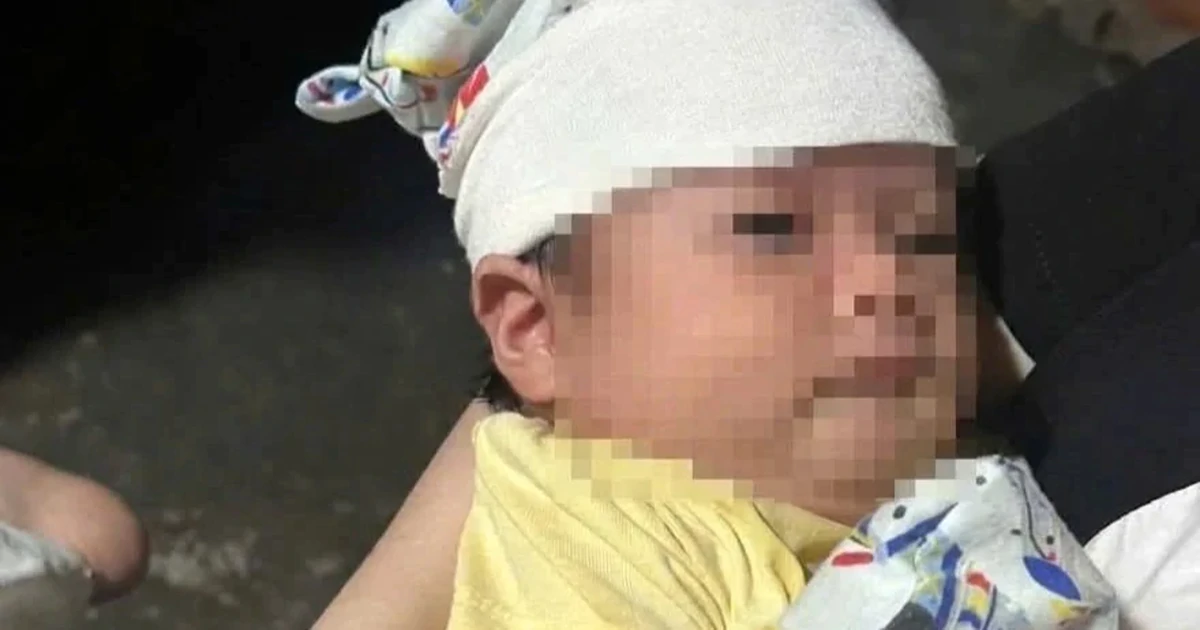 Bé gái khoảng 1 tháng tuổi bị bỏ rơi bên quốc lộ 1A
