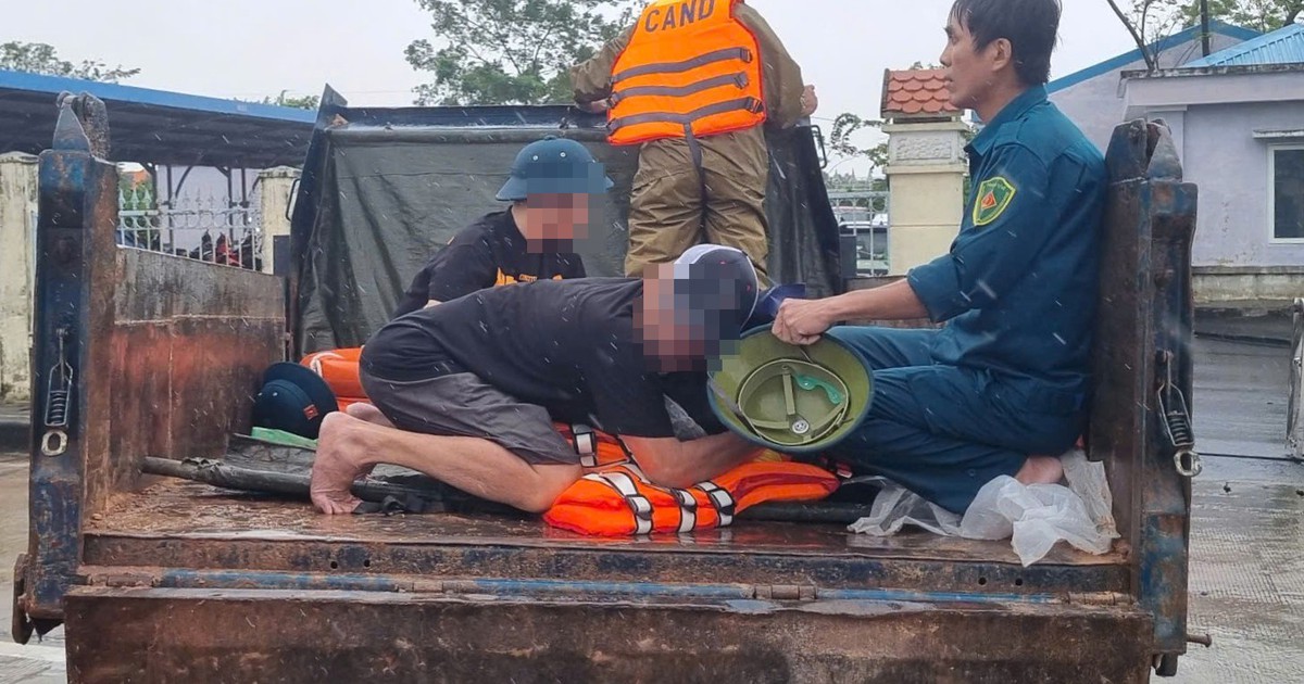 Đúng một năm sau vụ 8 người ngạt khí giữa mưa lũ ở Đà Nẵng: Chồng vừa qua đời, vợ ngồi xe lăn