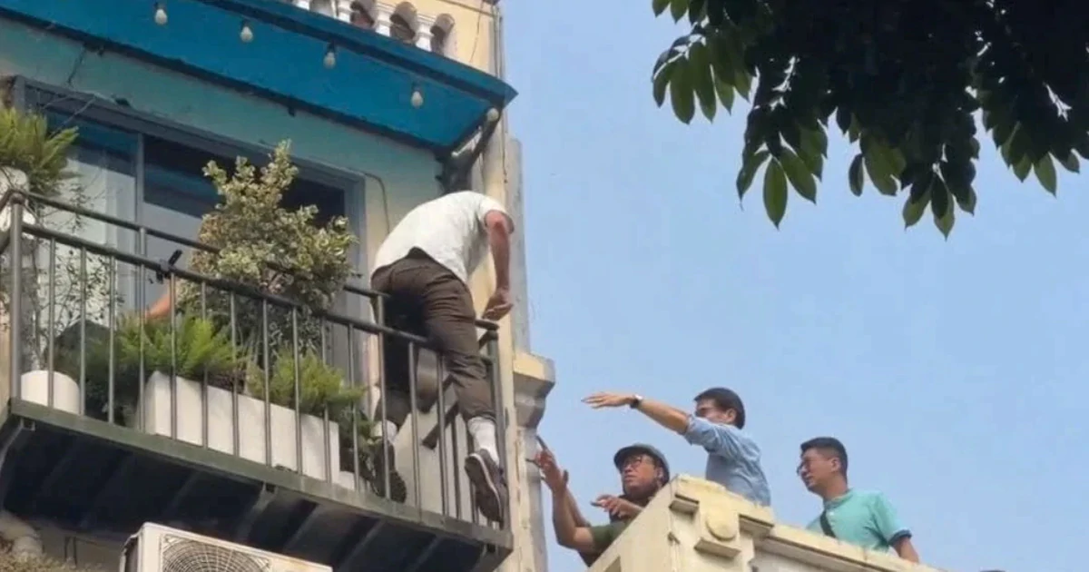 Cháy nhà 4 tầng trên phố Tràng Tiền, Hà Nội