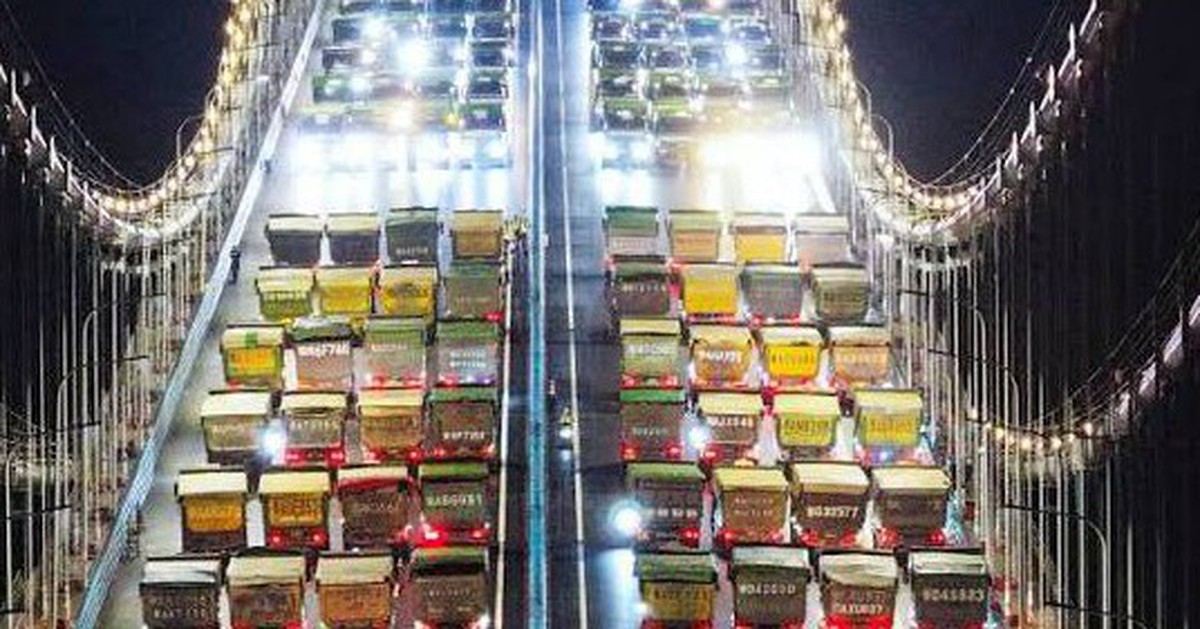 180 Trucks load test bridge in Hubei with 7,200 Ton simulated weight