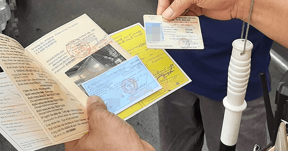 Đã làm hợp đồng, giao giấy tờ xe cho người mua, 5 năm sau kiểm tra VNeTraffic phát hiện xe vẫn đứng tên mình: Cơ quan CSGT nói gì?
