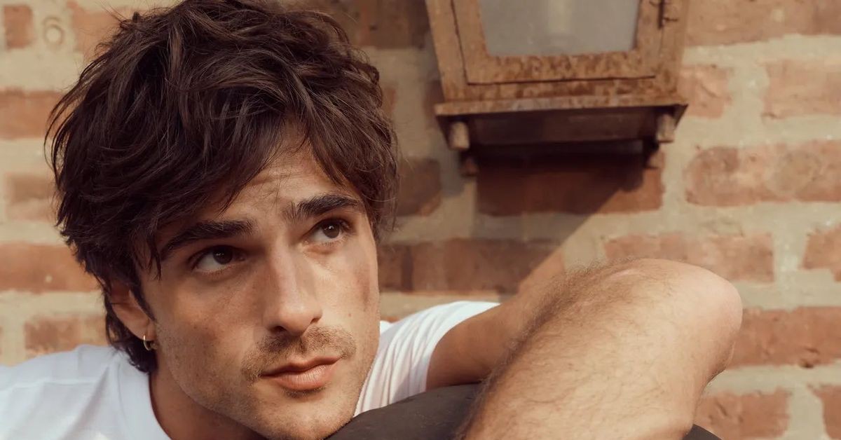 View - Mỹ nam 1m96 khiến thế giới "nghẹt thở" vì visual như tượng, yêu ai cũng dính lời nguyền "1 năm toang"