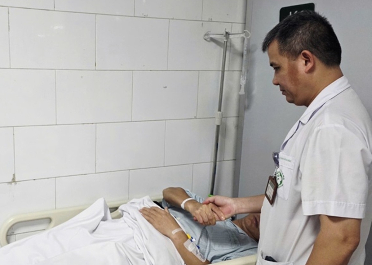 Ăn vài miếng cá chình, nhóm du khách tê buốt toàn thân
