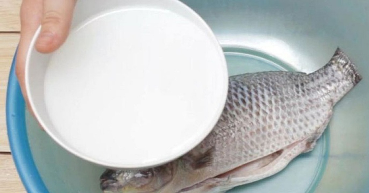 Ngâm cá trong thứ nước này cá hết sạch mùi tanh