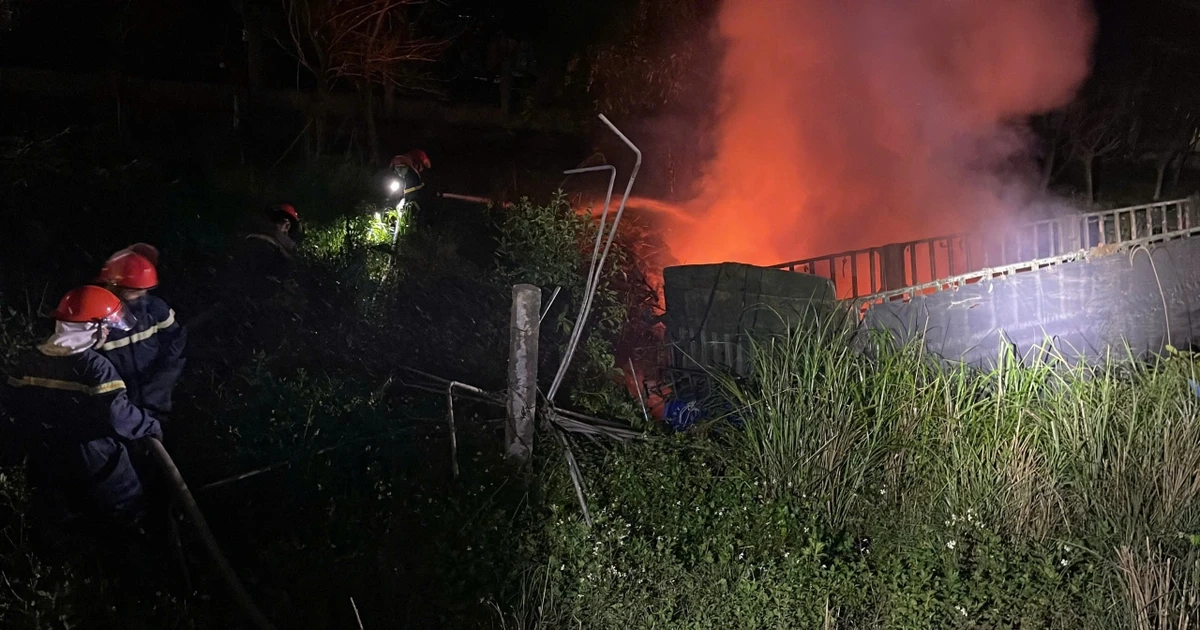 Tai nạn trên quốc lộ 1, xe đầu kéo bốc cháy, tài xế tử vong