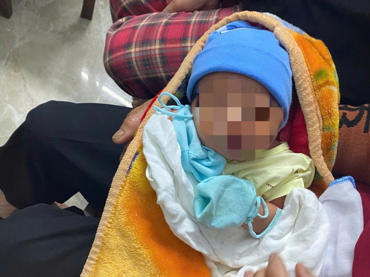 Bé trai sơ sinh bị bỏ rơi dưới hầm chui cao tốc ở Quảng Trị