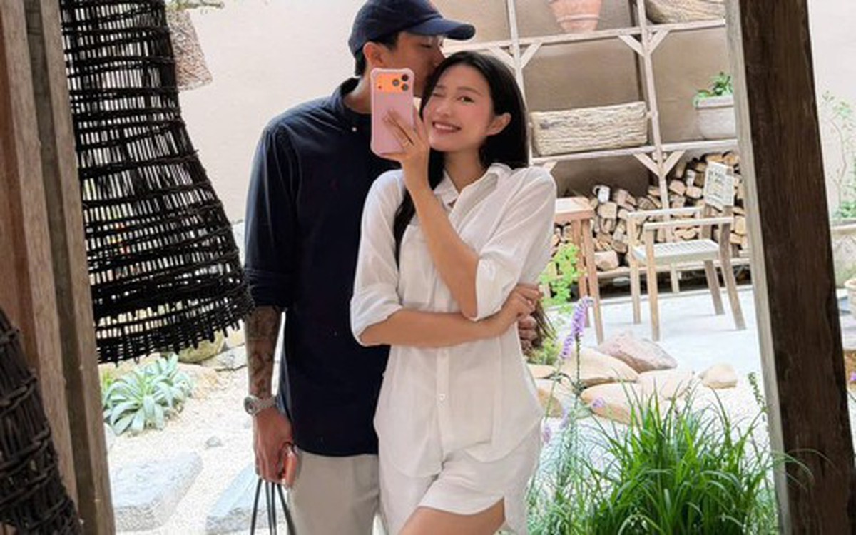 Đoàn Văn Hậu bất ngờ đăng ảnh tình tứ nịnh vợ, Doãn Hải My có phản ứng "lạ" gây ngỡ ngàng!