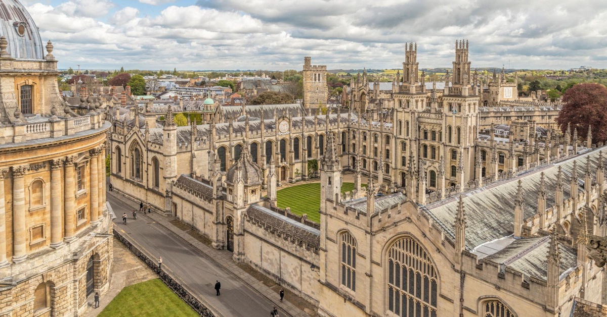 Vì sao Đại học Oxford lại có tên là Oxford?