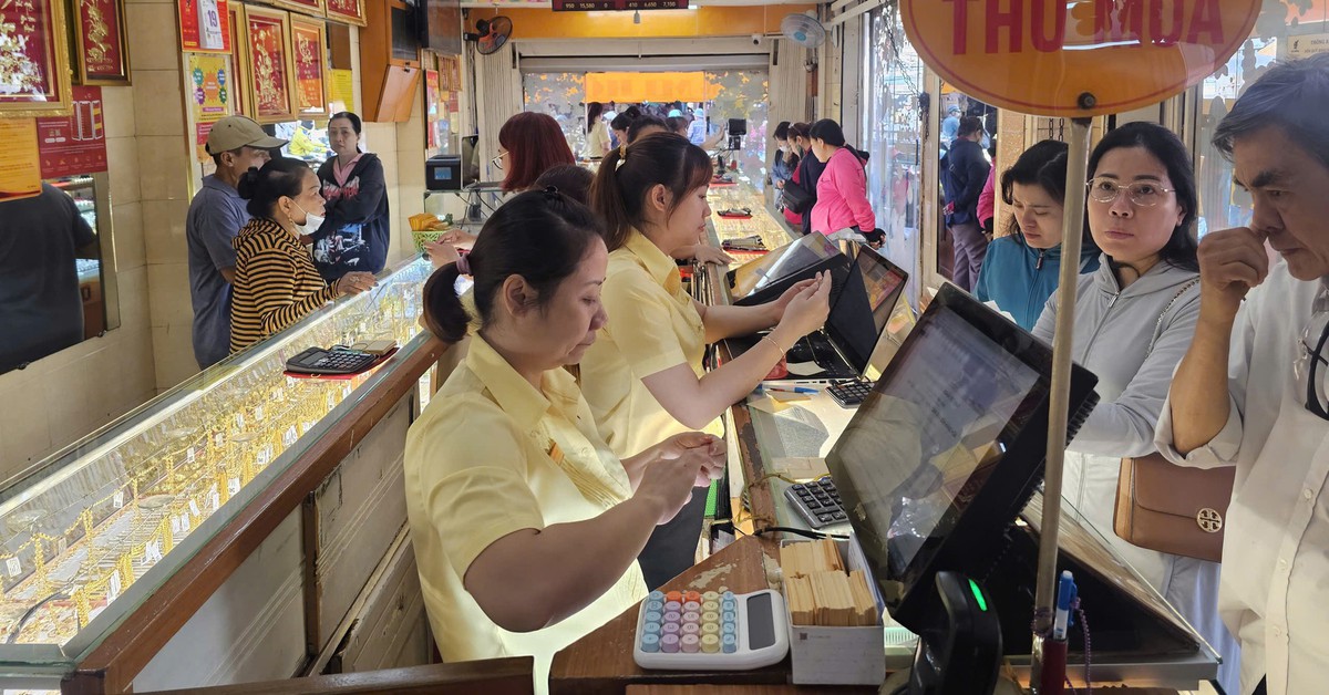Giá vàng miếng giảm gần 5 triệu đồng