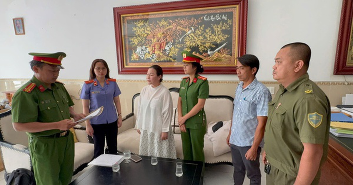 CLIP: Công an TPHCM khám xét nhà doanh nhân Nguyễn Ngọc Tiền