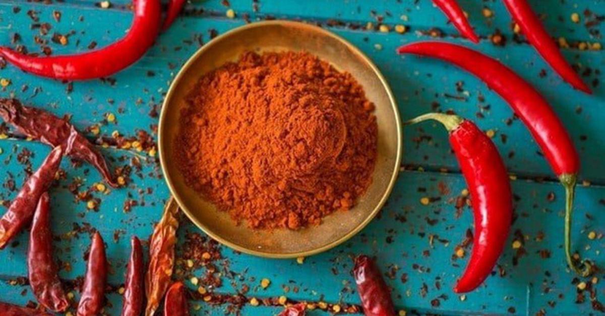 Mẹo phân biệt ớt bột thật với ớt bột trộn phẩm màu