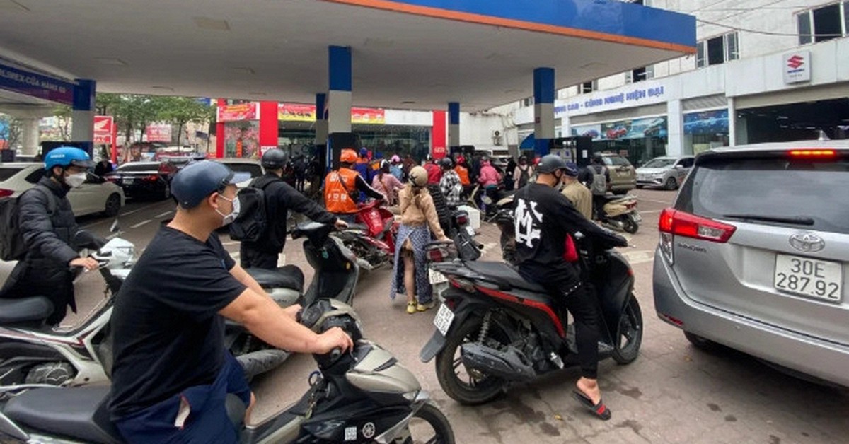 Tin khá vui cho những người đi xe xăng, các tài xế nên chú ý