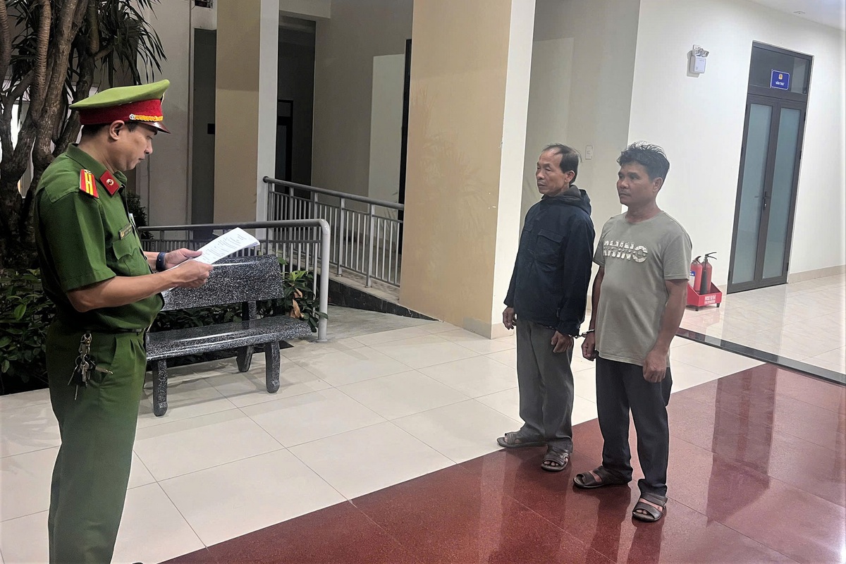 Đà Nẵng: Hai gã hàng xóm 53 tuổi dụ dỗ, xâm hại bé gái 13 tuổi