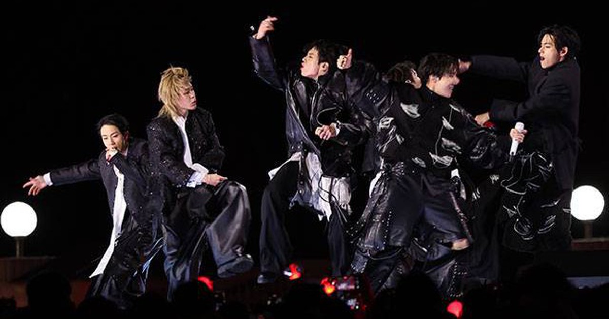 Gallery - Cảnh sát chặn người mang dao, súng điện vì đêm nhạc BTS